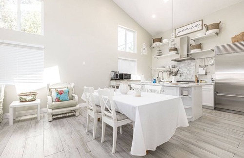 Poway House | Adorable 4 Bedroom Guest House wPool + Jacuzzi
