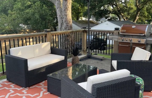 Bayview House | Adorable Beach bungalow a BLOCK from the Beach