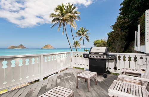 Lanikai House | Adorable Beachfront Home Located on Secluded White Sand Beach!