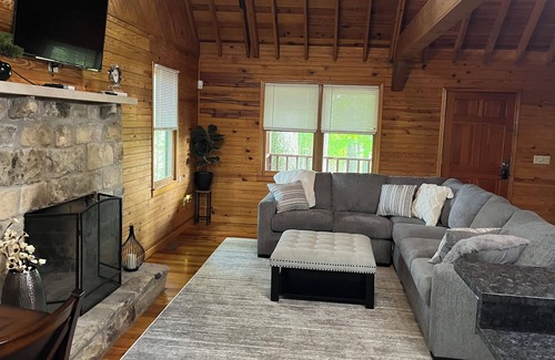 Somerset Cabin | Adorable cabin located minutes from Lake Cumberland and downtown Somerset!