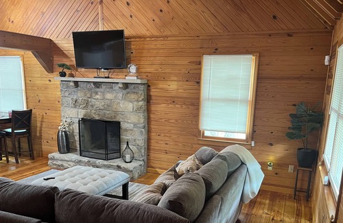 Somerset Cabin | Adorable cabin located minutes from Lake Cumberland and downtown Somerset!