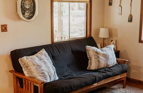 Coffee Creek Cabin | Adorable Cedar Cabin located on Coffee Creek in Trinity Alps