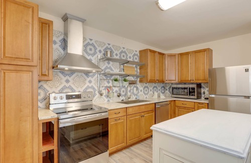 Northeast Virginia Beach Cottage | Adorable Chesapeake Bay Beach Cottage A Just 1 Block from the Sand!