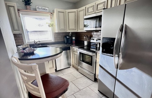 Powell Cottage | Adorable Cottage fully stocked and convenient to everything!