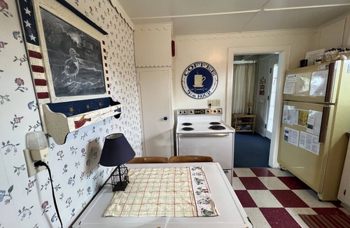 Gearhart House | Adorable Cottage with Americana Theme, in the Heart of Gearhart.