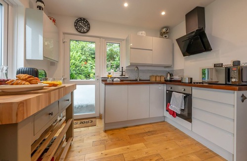 Arthog Cottage | Adorable Cottage with Stunning Views Over The Mawddach Estuary | Erw-fair
