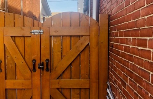 Oakwood Village House | Adorable house with WiFi in vibrant Toronto