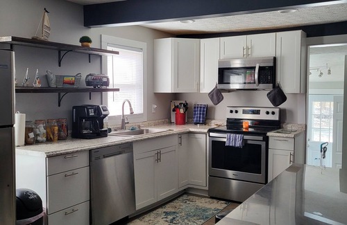 Vermilion House | Adorable Lake House in a Quite Neighborhood - Lake access in our subdivision