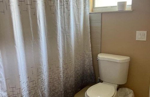 Survey Creek House | Adorable Private Room