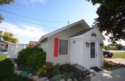 Suttons Bay House | Adorable studio cottage in Suttons Bay. Air conditioning. Pet friendly.
