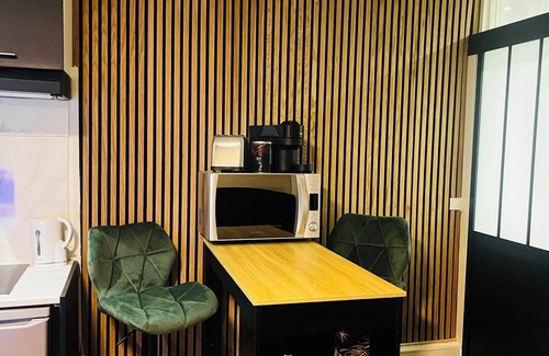 Noisy-le-Sec Apartment | Adorable Studio with WiFi in vibrant Noisy-le-Sec
