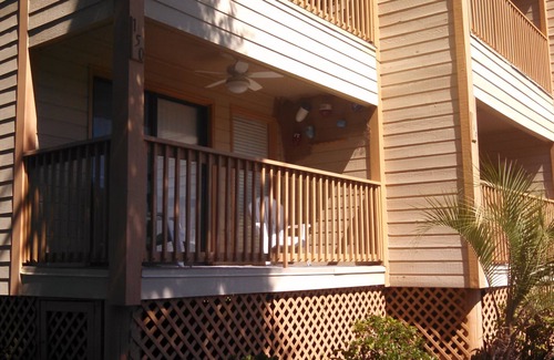 Folly Field Condo | Adorably furnished and updated Ocean Villa condo, with wonderful 200+ Reviews!