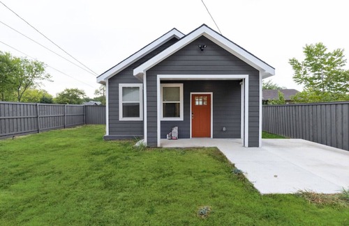Oak Cliff House | ADU Washer and Dryer Kitchen Walk Bishop Arts