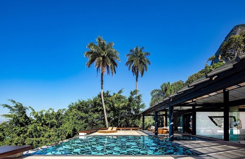 Sao Conrado Villa | ADV004 Villa for 10 with view on the beach