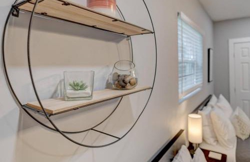 Terrace Park House | Adventure Awaits in Tampa Bay with Beautiful Decor 4BR with Backyard Oasis Near Busch Gardens & Adventure Island