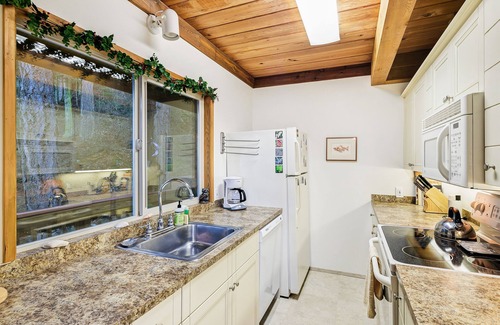 Olga Cabin | Adventure cabin on the water, perfect for wildlife viewing