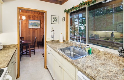 Olga Cabin | Adventure cabin on the water, perfect for wildlife viewing