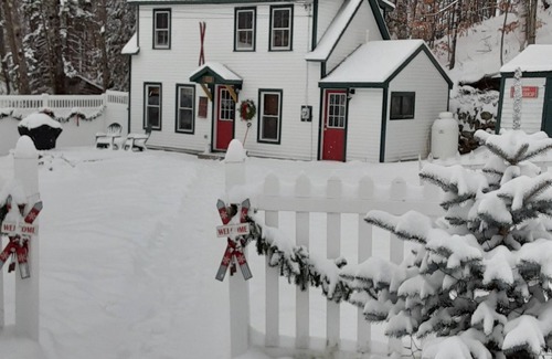 Jackson Cottage | Adventure to the mountains of New Hampshire at a fantastic mountain escape!