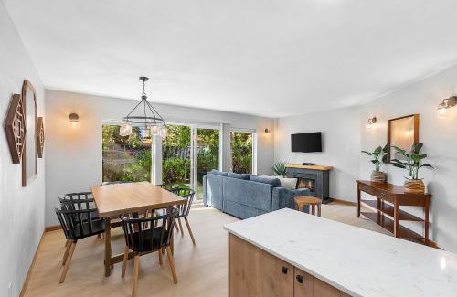 Downtown Leavenworth Apartment | Adventurer's escape at Icicle Village with pool and hot tub