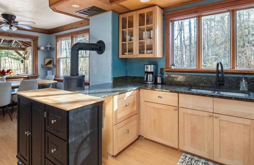 Wolcott House | Adventurer's retreat - Lake Elmore, hiking, MTB, foliage