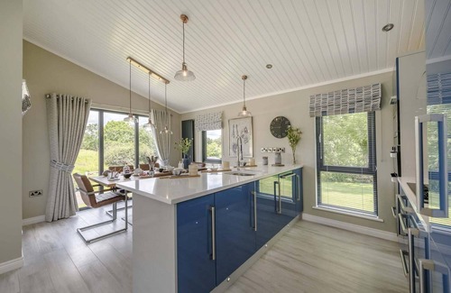 Penally House | Ael-y-bryn - Luxury Lodge Hot Tub Three En-suite Bedrooms
