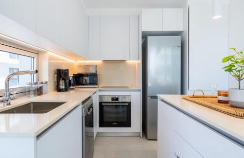 Larnaca Apartment | Aelia - Chic 2-BR Apartment & Balcony in Larnaca