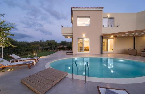 Nea Kydonia House | AéNaos Luxury Villa with Pool in Galatas