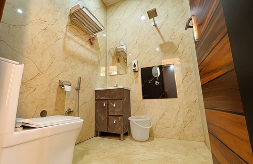 Vasant Kunj Hotel | Aerovilla by JMD Group