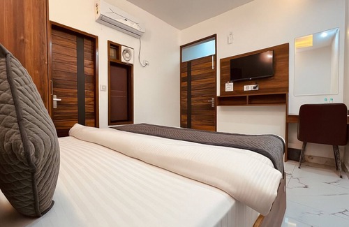 Vasant Kunj Hotel | Aerovilla by JMD Group