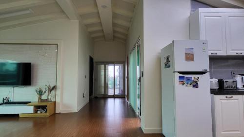 Downtown Apartment | Aewol Gwangryeong House