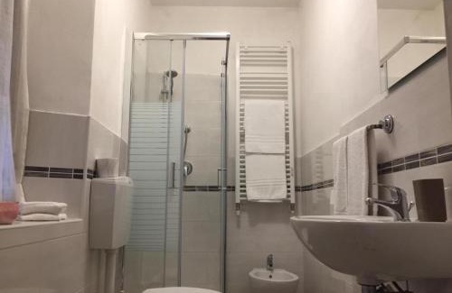 Parma Apartment | affitti ONLY SLEEP bagno privato