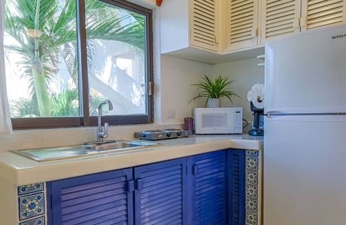 Akumal Cabin | Affordable, bright studio with beach access, AC and WiFi!