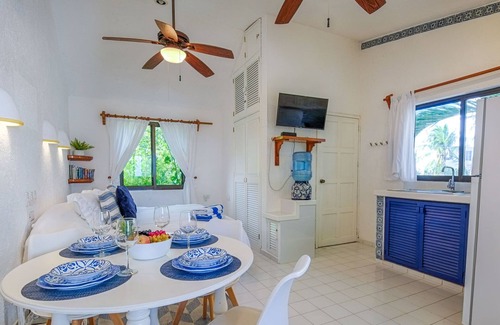 Akumal Cabin | Affordable, bright studio with beach access, AC and WiFi!