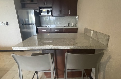 Zona Hotelera Apartment | Affordable Cancun Oceanfront Condo at the "Zona Hotelera" Hotel Zone