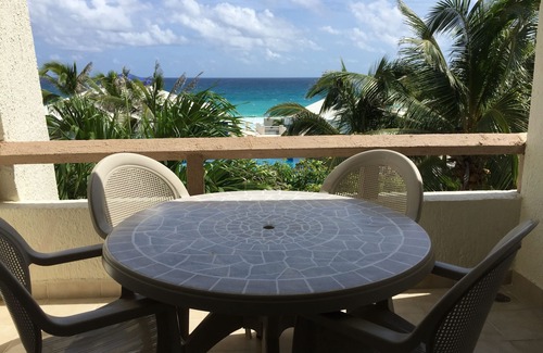 Zona Hotelera Apartment | Affordable Cancun Oceanfront Condo at the "Zona Hotelera" Hotel Zone