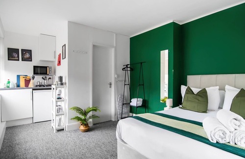 Southgate Apartment | Affordable En-Suite Studio Rooms in London, N14 1A