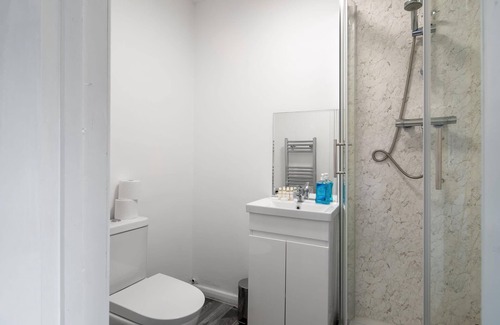 Southgate House | Affordable En-Suite Studio Rooms in London, N14 1B