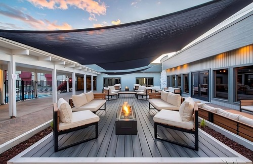 Tri-Cities Hotel | Affordable Getaway for 2! Pet-Friendly Unit! w/FREE Parking, Onsite Pool