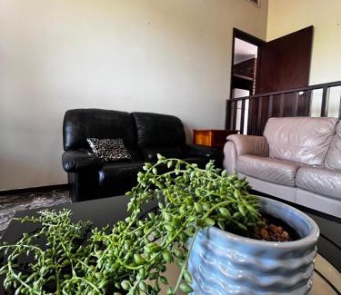 Booragoon House | Affordable long Term Stay Queen Size Bedroom Near City University Fremantle