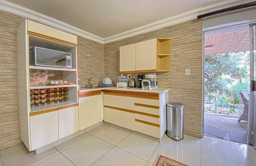 Greater Johannesburg Metropolitan Area House | Afropolitan Guest Lodge