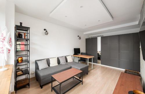 Saska Kepa Apartment | Afrykańska Urban Chic Apartment by BookingHost