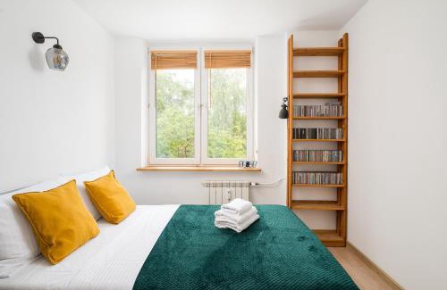 Saska Kepa Apartment | Afrykańska Urban Chic Apartment by BookingHost