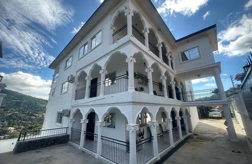 Freetown Apartment | After 5 Apartment 3, 2 Spacious En-suite Bedrooms