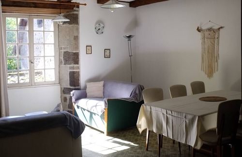 Vic-sur-Cere House | Agréable Maison de Ville de la Vallée de la Cère