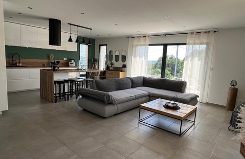 Sernhac House | Agréable villa récente au cœur d’un charmant petit village