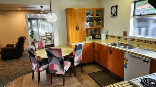 Ahuriri Villa | Ahuriri Escape - Home Away Home, Entire Bungalow