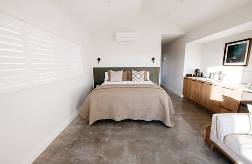 Mangawhai Cabin | Ahuru House a touch of Luxury - Tui Room