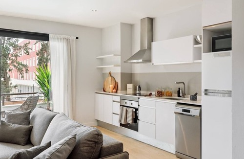 Les Corts Apartment | Aiguablava - 1 bedroom and pool in Pedralbes