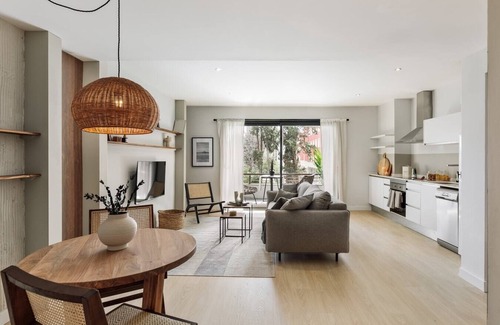 Les Corts Apartment | Aiguablava - 1 bedroom and pool in Pedralbes