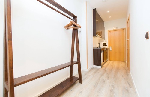 Gothic Quarter Apartment | AinB Las Ramblas Colón Apartments